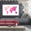 Tableau Carte Du Monde Rose au mur